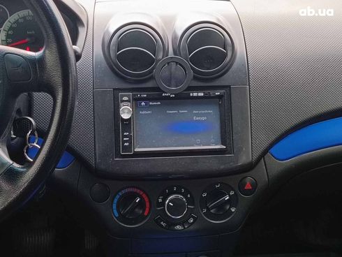 Chevrolet Aveo 2007 синий - фото 16