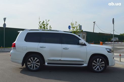 Toyota Land Cruiser 2016 белый - фото 6