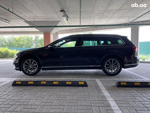 Volkswagen Passat Variant 2018 черный - фото 12