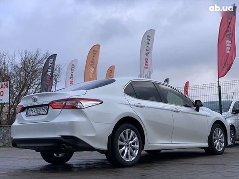 Toyota Camry 2019 - фото 15