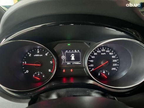 Kia Carnival 2016 - фото 13