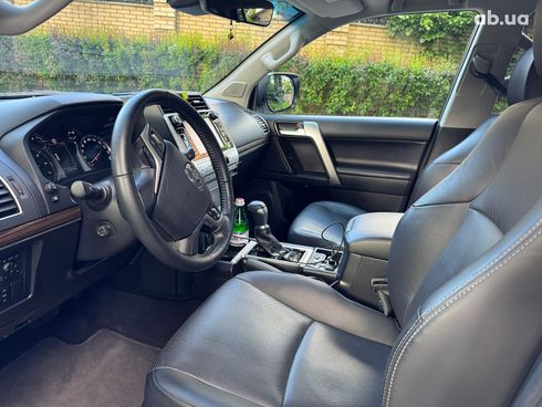 Toyota Land Cruiser Prado 2020 белый - фото 12