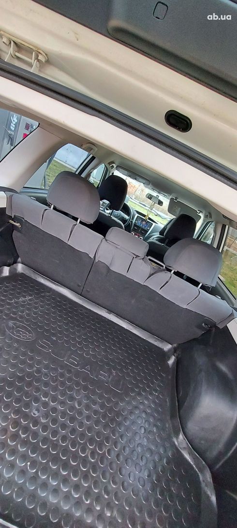 Subaru Forester 2011 белый - фото 8