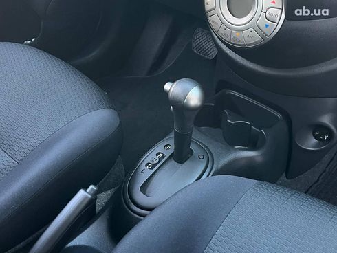 Nissan Micra 2010 фиолетовый - фото 18