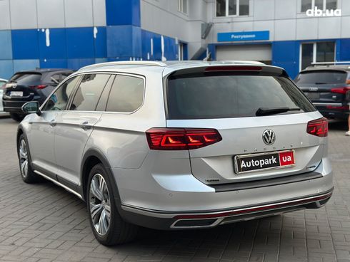 Volkswagen passat alltrack 2019 серый - фото 8