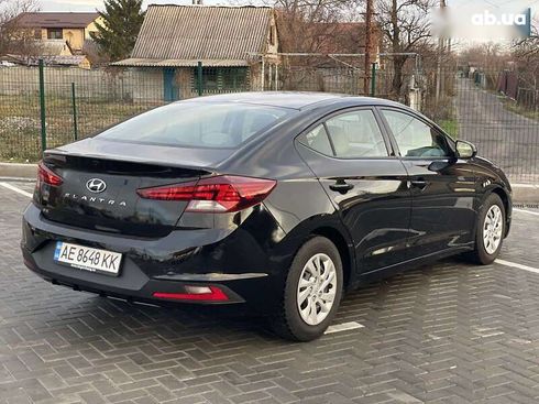 Hyundai Elantra 2018 - фото 9