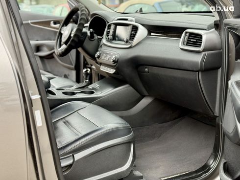 Kia Sorento 2016 серый - фото 18