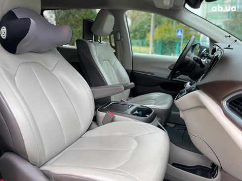 Chrysler Pacifica 2017 серый - фото 36