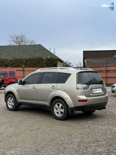 Mitsubishi Outlander XL 2008 - фото 3