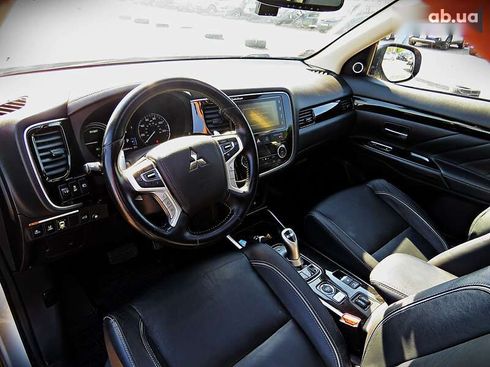 Mitsubishi Outlander 2017 - фото 9