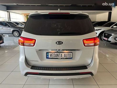 Kia Carnival 2016 - фото 7