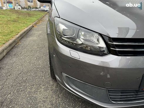 Volkswagen Touran 2011 - фото 11