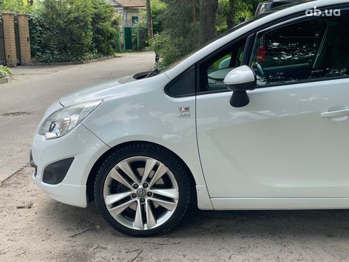 Opel Meriva 2013 белый - фото 11