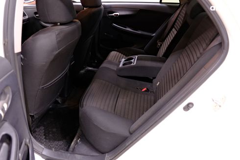 Toyota Corolla 2011 белый - фото 8