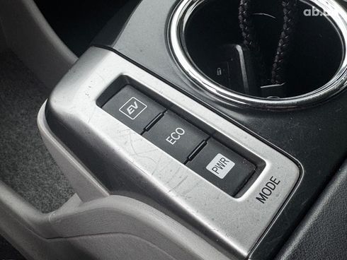 Toyota Prius V 2017 серый - фото 20