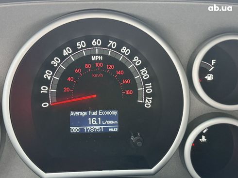 Toyota Sequoia 2011 белый - фото 17