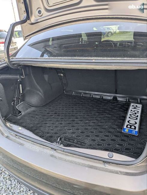 Renault Logan 2018 - фото 24