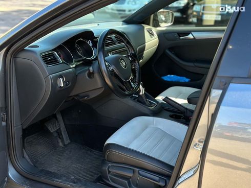 Volkswagen Jetta 2016 серый - фото 15