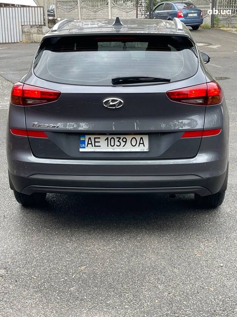 Hyundai Tucson 2018 серый - фото 13