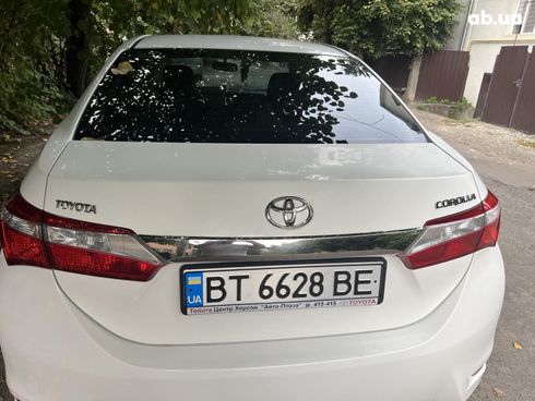 Toyota Corolla 2015 белый - фото 11