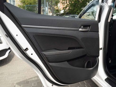 Hyundai Elantra 2018 - фото 30