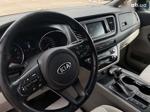 Kia Sedona 2018 - фото 14
