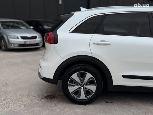 Kia Niro 2019 белый - фото 13