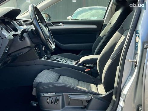 Volkswagen Passat 2021 - фото 25