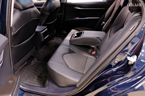 Toyota Camry 2021 синий - фото 9