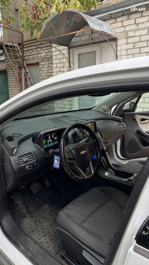 Chevrolet Volt 2014 белый - фото 12