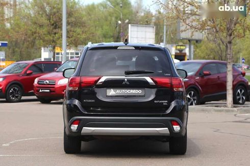 Mitsubishi Outlander 2017 - фото 5