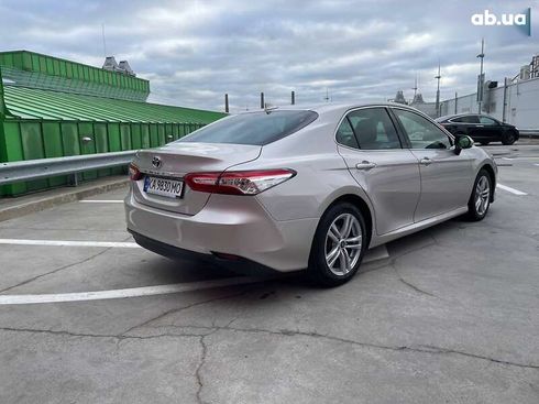 Toyota Camry 2019 - фото 5