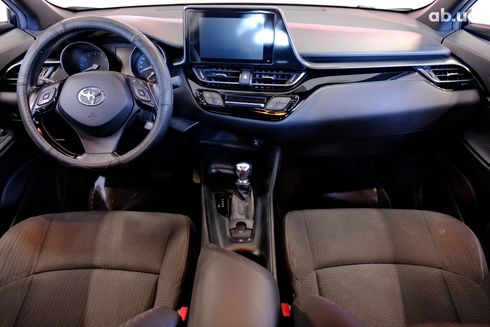Toyota C-HR 2019 серебристый - фото 7