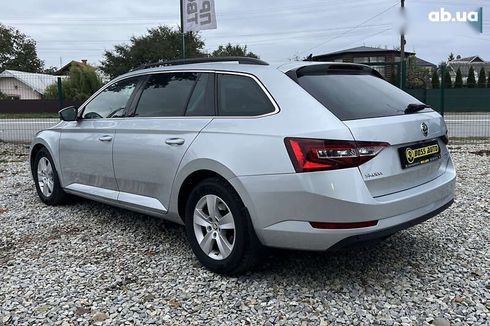 Skoda Superb 2019 - фото 4