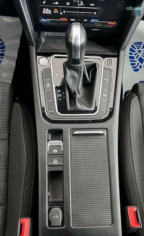 Volkswagen Passat 2021 - фото 18