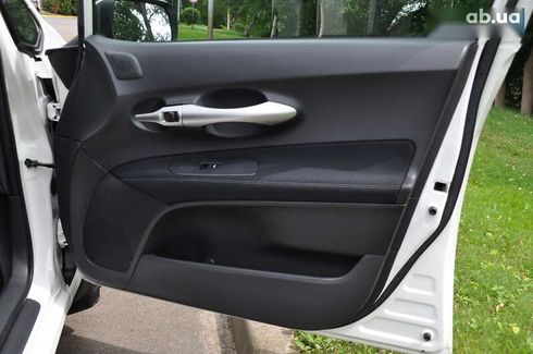 Toyota Auris 2011 - фото 26