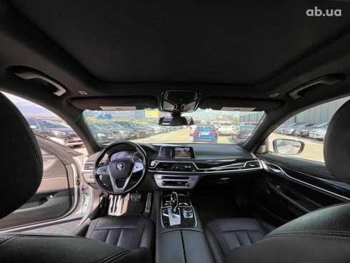 BMW 7 серия 2018 белый - фото 29