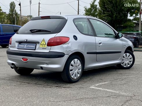 Peugeot 206 2002 серебристый - фото 5