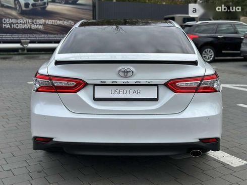 Toyota Camry 2018 - фото 10