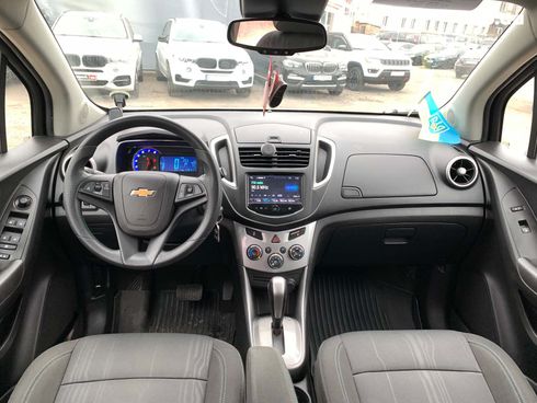 Chevrolet Trax 2016 серый - фото 28