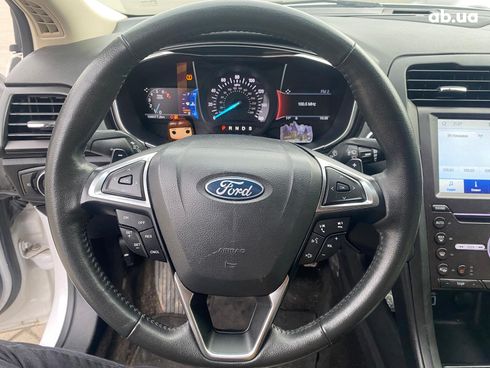 Ford Fusion 2017 белый - фото 18