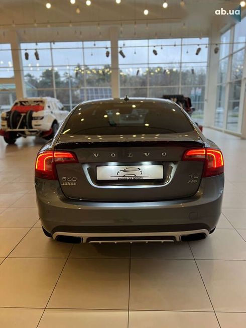 Volvo S60 2015 - фото 8