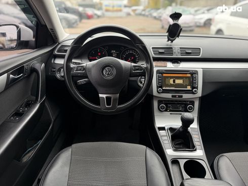 Volkswagen Passat 2011 белый - фото 17