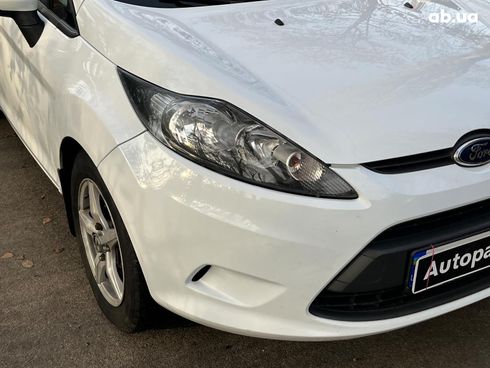 Ford Fiesta 2012 белый - фото 4