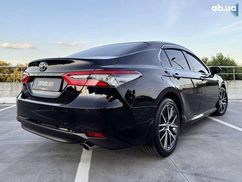Toyota Camry 2021 - фото 9