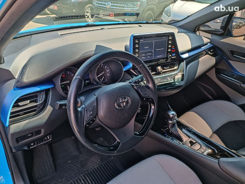 Toyota C-HR 2018 синий - фото 20