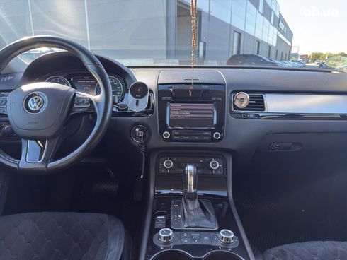 Volkswagen Touareg 2011 серый - фото 36