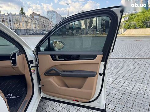 Porsche Cayenne 2022 - фото 29