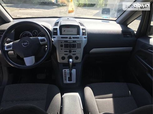 Opel Zafira 2009 серебристый - фото 4