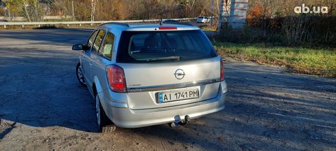 Opel Astra 2009 серебристый - фото 11